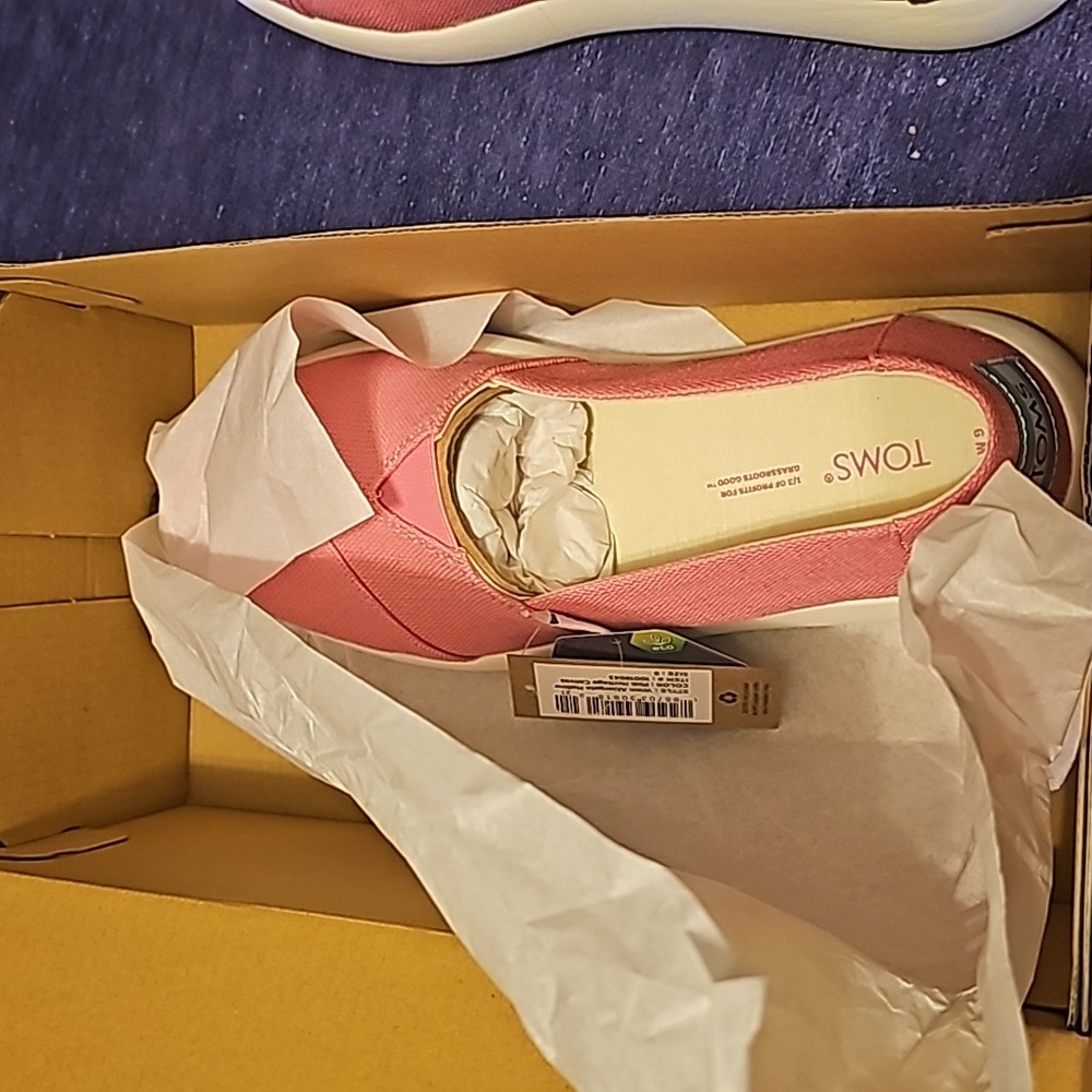 Tom's shoes size 9
